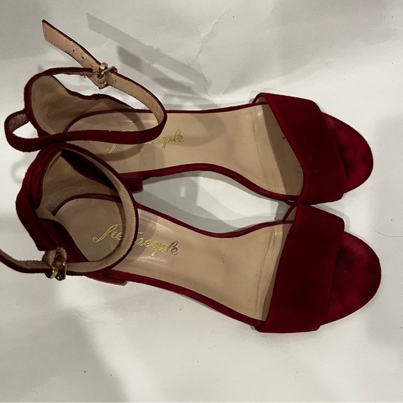 Free People Marigold block heel sandal size 39 in a red/burgundy suede color - Picture 5 of 10